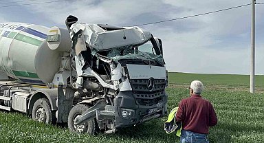 Direkleri deviren beton mikseri tarlaya daldı