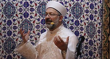 Diyanet İşleri Başkanı Erbaş, Sakarya'da teravih namazı kıldırdı