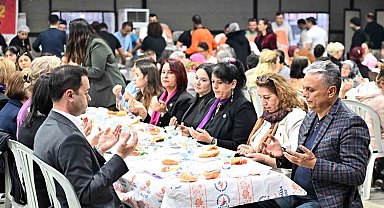 Dünya Kadınlar Günü'nde kadınlar aynı sofrada buluştu