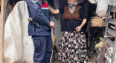 Emet'te jandarma yaşlı ve yalnız yaşayan vatandaşlara ziyaret