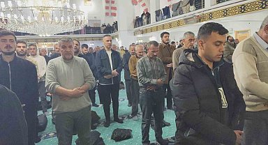 Erciş'te Kadir Gecesi dualarla idrak edildi