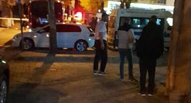Eşyaları balkondan atıp evini yakmaya çalıştı