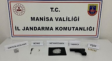 Evinde uyuşturucu maddelerle yakalandı