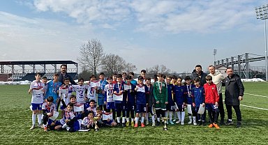 Futbolda şampiyon Bilgi Ortaokulu oldu