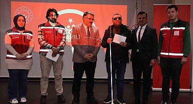 Gazi Sedat Aktaş'a anlamlı destek: Akıllı baston takdim edildi