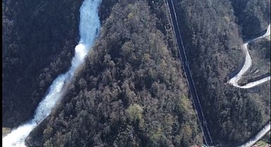 Giresun'da HES tahliyesiyle oluşan yapay şelale görsel şölen sunuyor