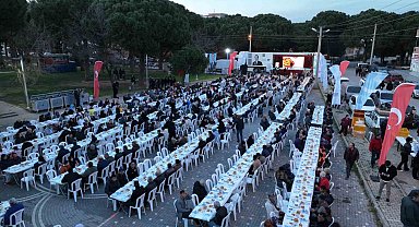 Gömeç'te Balıkesir Büyükşehir Belediyesi'nin iftarına vatandaş akını