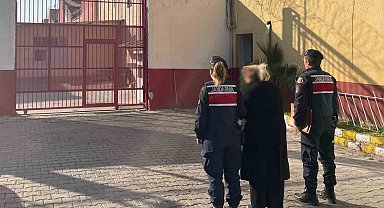 Hakkında 9 suçtan aranması olan kadın banyo dolabında yakalandı
