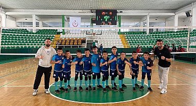 Hamur Adımova Ortaokulu'ndan voleybolda büyük başarı