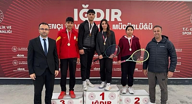 Iğdır'da Çanakkale Şehitlerini Anma Tenis Turnuvası Ödülleri Sahiplerini Buldu