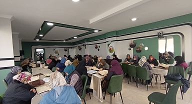 Iğdırlı Bayanlar Kuran-ı Kerimi Hatim Ediyorlar.