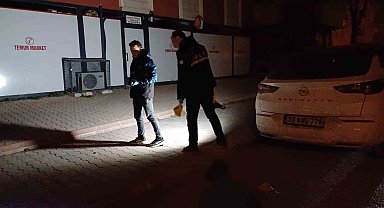 İki grubun kavgasında kurşunlar iş yeri ve otomobile isabet etti
