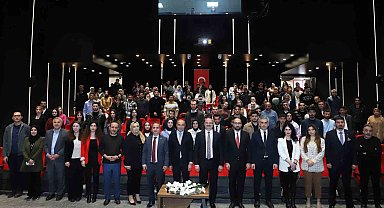 İletişim Fakültesinde "Bilişim çağında dezenformasyon" söyleşisi