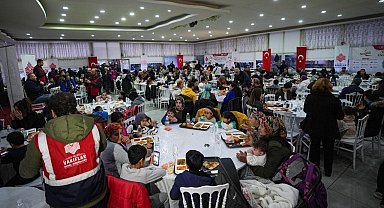 İzmir Vakıflar Bölge Müdürlüğünden günlük 2 bin kişiye iftar