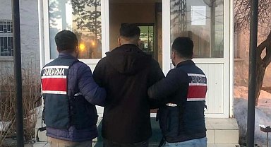 Jandarma aranan şahsı yakaladı