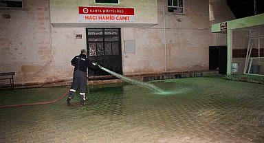 Kahta Belediyesi itfaiye ekiplerinden camilerde yıkama seferberliği