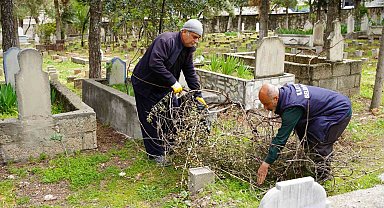 Kahta Belediyesi'nden Kadir Gecesi ve bayram öncesi mezarlık temizliği