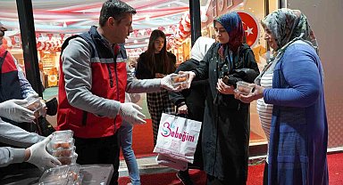 Kahta'da Kadir Gecesi'nde anlamlı ikram