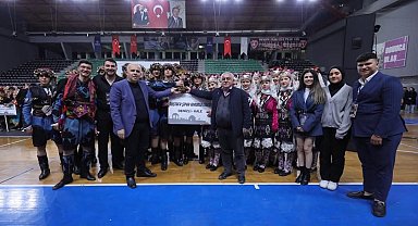 Kaleli öğrenciler halk oyunları yarışmasından şampiyonlukla döndü