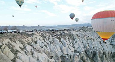 Kapadokya'da yeryüzü de gökyüzü de doldu