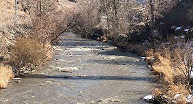 Kars Çayı'nın buzları çözüldü