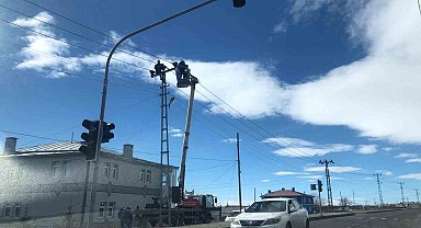 Kars'ta elektrik hatlarında bakım ve onarım çalışmaları devam ediyor