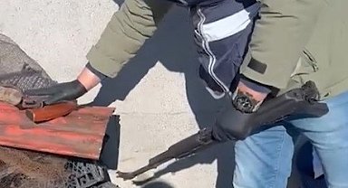 Kars'ta hurdalıktan uzun namlulu silah çıktı