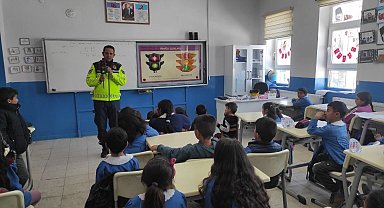 Kars'ta jandarmadan öğrencilere trafik eğitimi