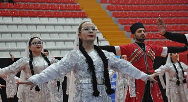 Kars'ta Kafkas rüzgarı: Kulüpler arası folklor yarışması yapıldı