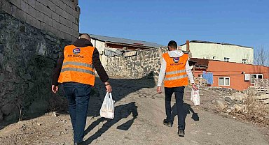 Kars'ta onlarca aileye sıcak yemek dağıtılıyor
