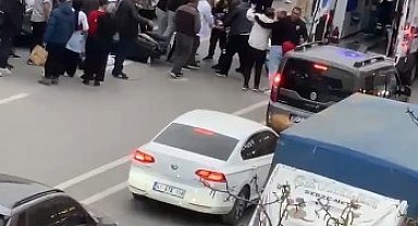 Kocaeli'nde korkunç kaza: Motosikletten düşen kadına kamyonet çarptı