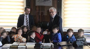 Kumbaralarındaki harçlıklarını Filistin'e bağışladılar