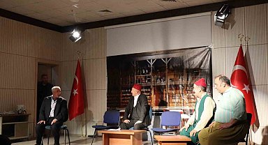 Kurtuluşu tiyatro ile taçlandırdılar