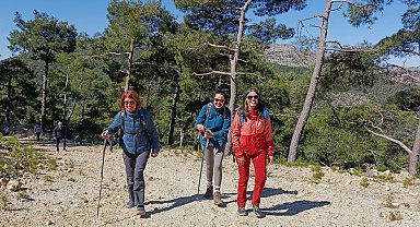 Kuşadası'ndaki turist rehberleri Latmos'u gezdi