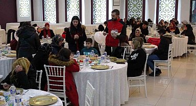 Kütahya Vakıflar Bölge Müdürlüğü'nden yetim çocuklara bayramlık desteği