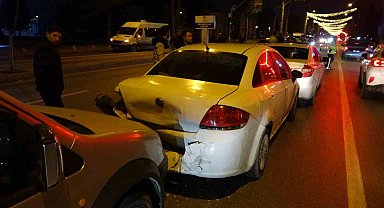 Malatya'da 4 araç birbirine girdi: 1 yaralı