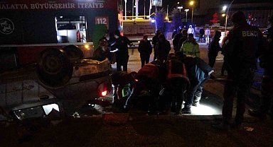 Malatya'da refüje çarpan otomobil devrilip ters döndü: 1 ölü, 1 yaralı