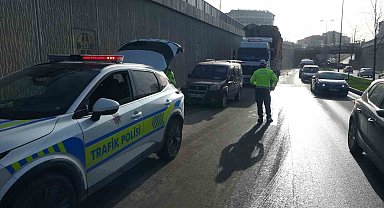 Malatya'da şaftı kırılan tır trafiği kilitledi