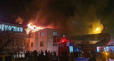 Manisa Demirci'de ev yangını... Ekipler seferber oldu