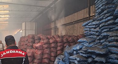 Mersin'de kömür deposu yangını