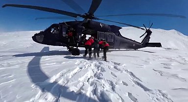 Mezrada mahsur kalan vatandaş askeri helikopter ile kurtarıldı