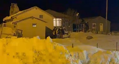 Muş'ta zehirlenme şüphesiyle baygınlık geçiren 2 kişi hastaneye ulaştırıldı