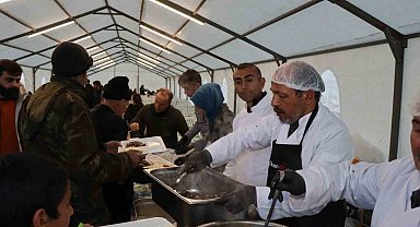 Nusret memleketinde hergün 350 kişiye iftar yemeği veriyor