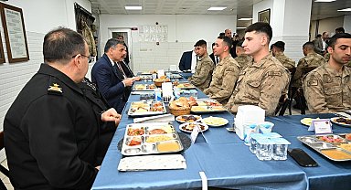 Oruçlarını Mehmetçikle açtılar