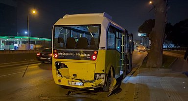 Otomobil minibüse çarptı: 10 yaralı