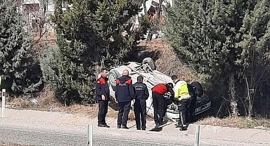 Otomobil takla atarak şarampole yuvarlandı