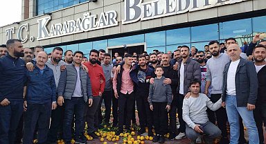 Pazarcı esnafından Karabağlar Belediyesine sebze-meyveli protesto