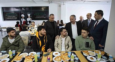 Prof. Dr. Karabulut, öğrenciler ile iftar yemeğinde bir araya geldi