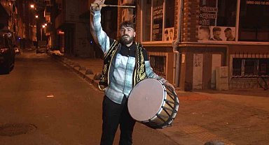 Ramazan ayının ilk sahurunda davulcular sokağa indi, fırınlarda ekmek kuyruğu oluştu