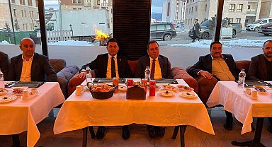 Sarıkamış MHP ilçe teşkilatı iftarda buluştu